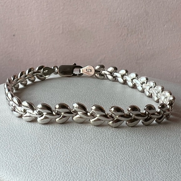 925 Sterling Silver Heart Design Bracelet - Picture 1 of 16